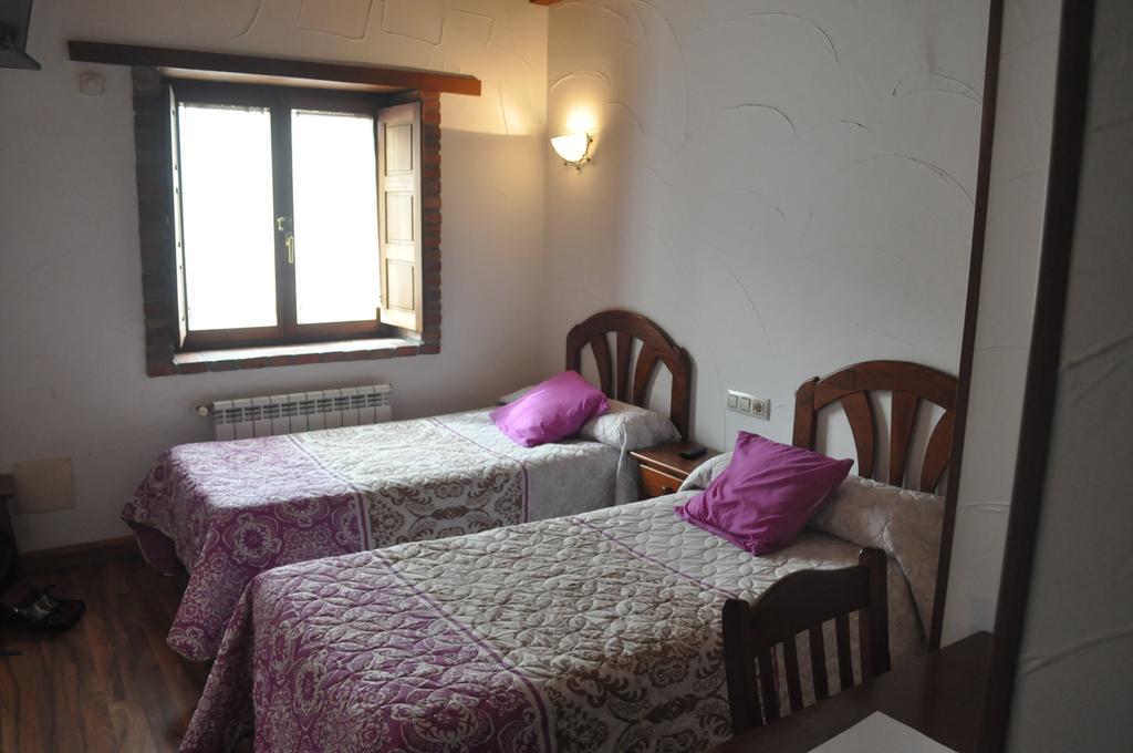 לה פרנקה Hotel Restaurante La Parra מראה חיצוני תמונה