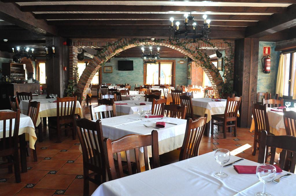 לה פרנקה Hotel Restaurante La Parra מראה חיצוני תמונה