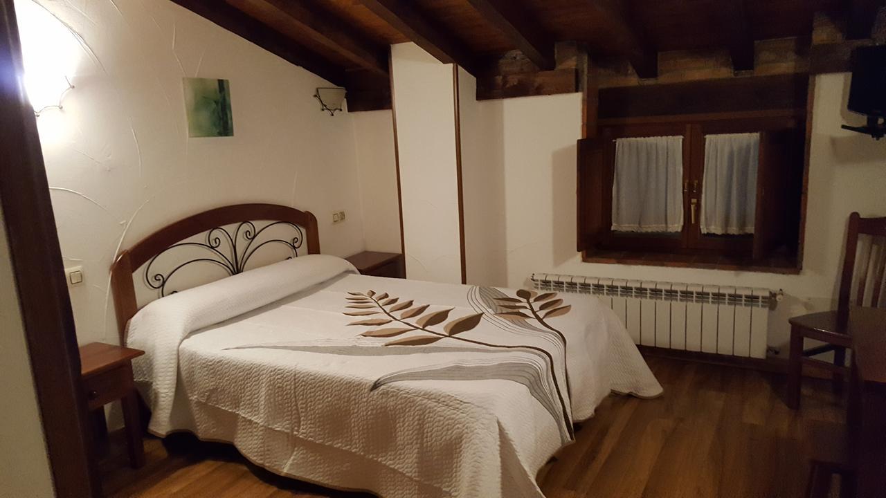 לה פרנקה Hotel Restaurante La Parra מראה חיצוני תמונה